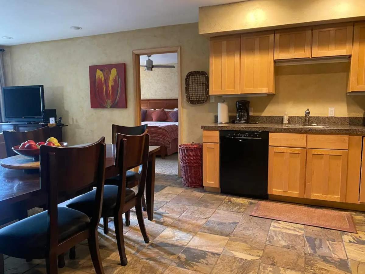 Best Location In The Heart Of Lions Head, Ski Lockers, Jacuzzi And Pool Vail Exterior photo